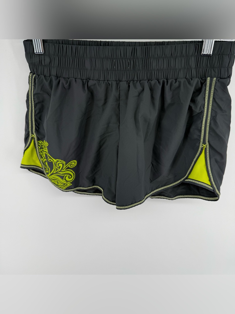 Athleta Kick Asphalt Tia Running Shorts Grey Neon Green Paisley‎ Lined Sz S